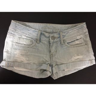 アメリカンイーグル(American Eagle)のダメージデニム ショートパンツ(ショートパンツ)