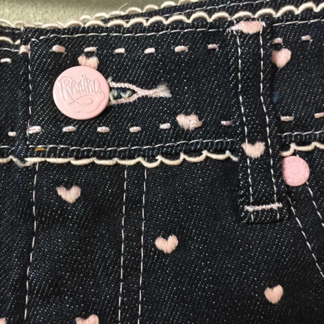 RNA(アールエヌエー)のRNA ハート刺繍 デニムスカート ミニスカート レディースのパンツ(デニム/ジーンズ)の商品写真