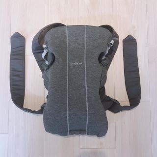 ベビービョルン(BABYBJORN)のベビービョルン 最新 MINI 3Dジャージー 抱っこ紐 ダークグレー(抱っこひも/おんぶひも)