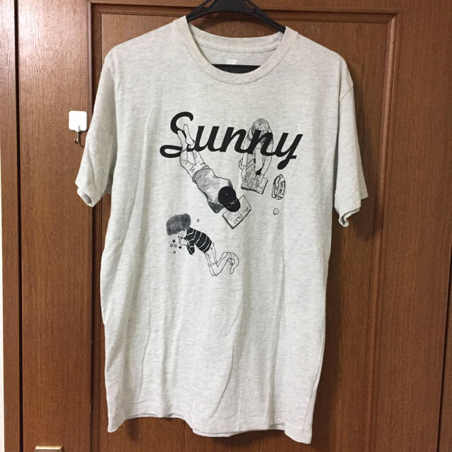 Design Tshirts Store graniph(グラニフ)のグラニフ Tシャツ 松本大洋 L グレー sunny 白 アイボリー メンズのトップス(Tシャツ/カットソー(半袖/袖なし))の商品写真