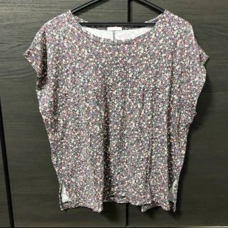 ジーユー(GU)の新品未使用 花柄半袖 GU Mサイズ(Tシャツ(半袖/袖なし))