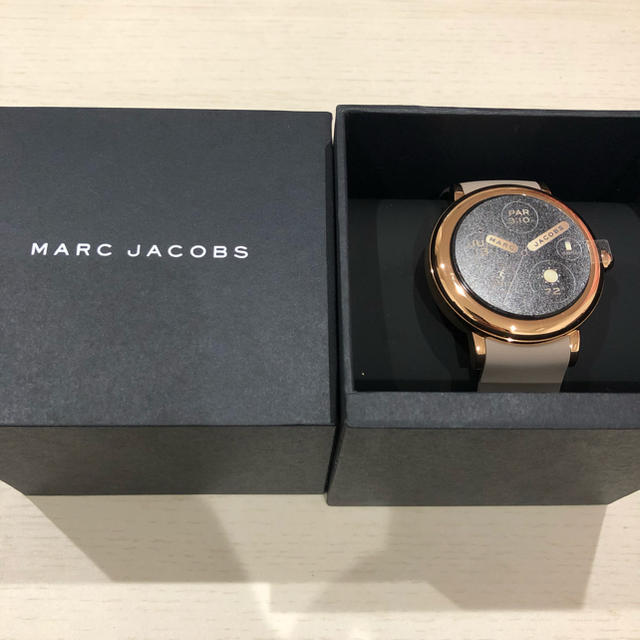 MARC JACOBS(マークジェイコブス)の【新品未使用】MARC JACOBS タッチスクリーンスマートウォッチ レディースのファッション小物(腕時計)の商品写真