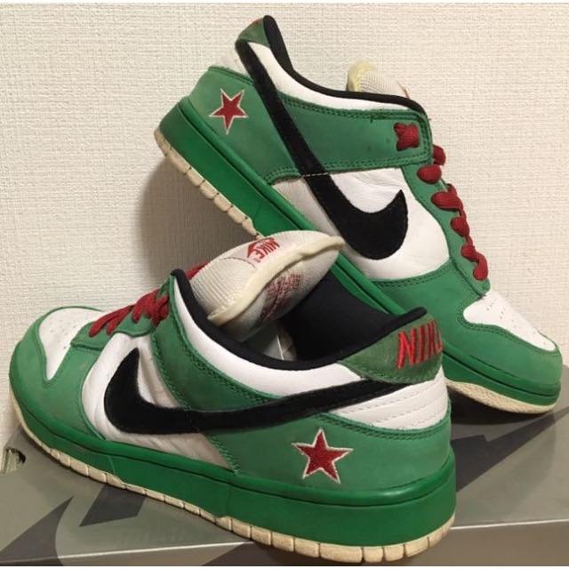 NIKE(ナイキ)の入手困難 NIKE DUNK SB ナイキ ダンク ハイネケン 緑 白 赤 メンズの靴/シューズ(スニーカー)の商品写真