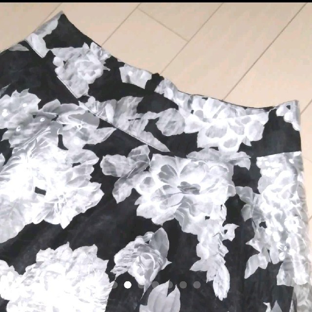 ひざ丈 花柄フレアスカート レディースのスカート(ひざ丈スカート)の商品写真