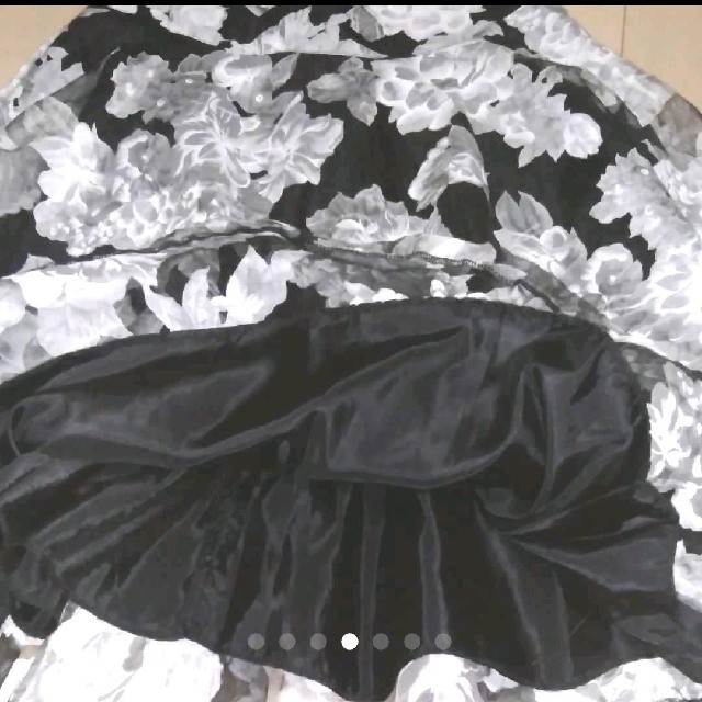 ひざ丈 花柄フレアスカート レディースのスカート(ひざ丈スカート)の商品写真