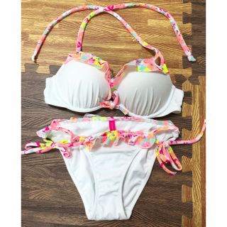 ヴィクトリアズシークレット(Victoria's Secret)のヴィクトリアシークレット 水着 ビキニ 盛り 花柄 新品(水着)