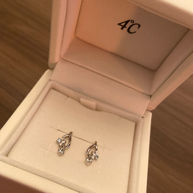 4℃(ヨンドシー)の４℃  ピアス k18 ホワイトゴールド  メンズのアクセサリー(ピアス(両耳用))の商品写真