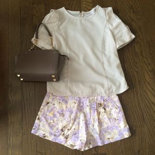 ミスティウーマン(mysty woman)の花柄ショーパン(ショートパンツ)