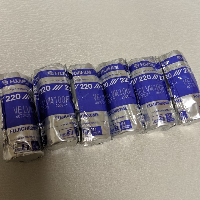 富士フイルム(フジフイルム)のポジフィルム 6本セット（220） スマホ/家電/カメラのカメラ(フィルムカメラ)の商品写真