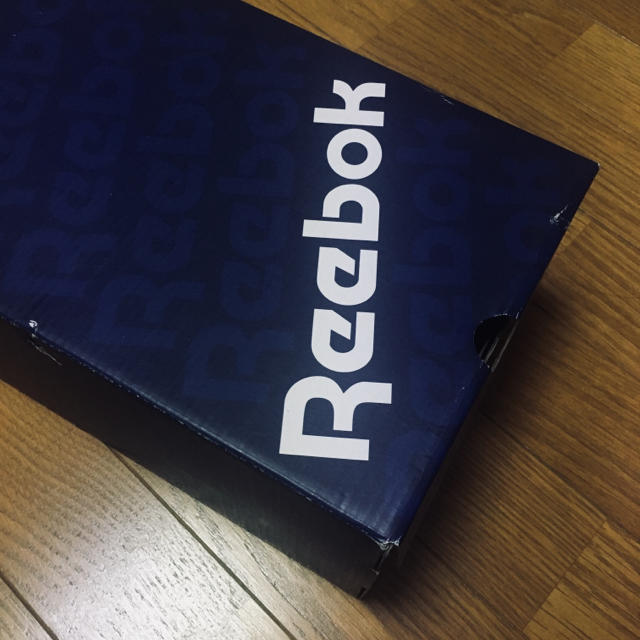 防弾少年団(BTS)(ボウダンショウネンダン)のBT21xReebok Royal Bridge TATA 24.5cm 新品 レディースの靴/シューズ(スニーカー)の商品写真