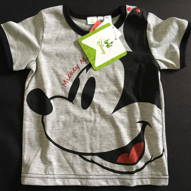 Disney(ディズニー)の90 ミッキー Tシャツ タグつき 未使用 グレー キッズ/ベビー/マタニティのキッズ服男の子用(90cm~)(Tシャツ/カットソー)の商品写真