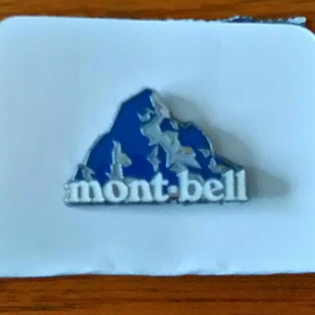 mont bell(モンベル)のモンベル　ピンバッチ　ブルー スポーツ/アウトドアのアウトドア(登山用品)の商品写真