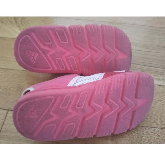 adidas(アディダス)のアディダス 女の子 キッズサンダル キッズ/ベビー/マタニティのキッズ靴/シューズ(15cm~)(サンダル)の商品写真