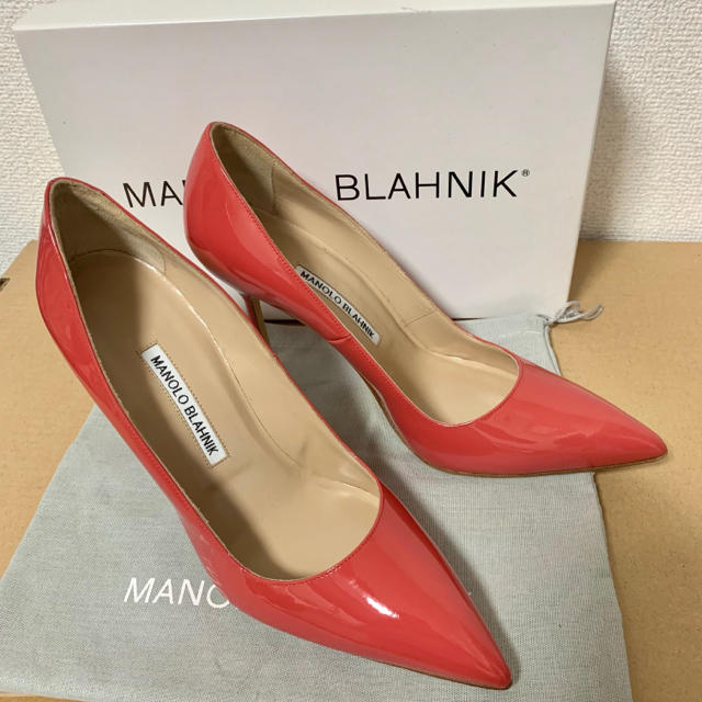 MANOLO BLAHNIK(マノロブラニク)の新品未使用☆マノロブラニクBBエナメルパンプス レディースの靴/シューズ(ハイヒール/パンプス)の商品写真