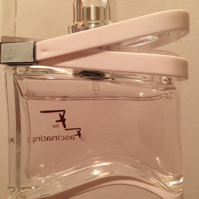 Salvatore Ferragamo(サルヴァトーレフェラガモ)のサルヴァトーレ フェラガモ エフ フォー ファシネイティング 香水 30ml コスメ/美容の香水(香水(女性用))の商品写真