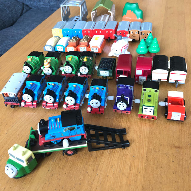 Takara Tomy(タカラトミー)のカプセルプラレール トーマスが大量 キッズ/ベビー/マタニティのおもちゃ(電車のおもちゃ/車)の商品写真