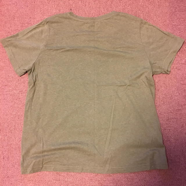 LOWRYS FARM(ローリーズファーム)のカーキTシャツ レディースのトップス(Tシャツ(半袖/袖なし))の商品写真