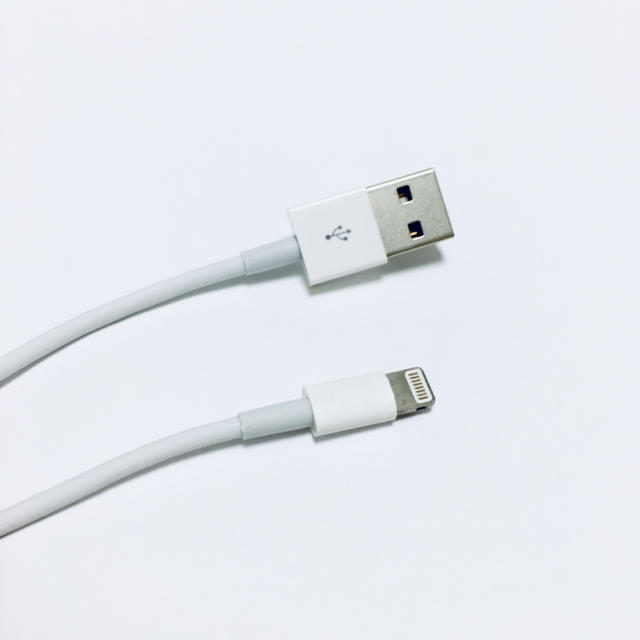 Apple(アップル)のケーブル スマホ/家電/カメラのスマートフォン/携帯電話(バッテリー/充電器)の商品写真