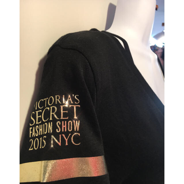 Victoria's Secret(ヴィクトリアズシークレット)のTシャツ Victoria’s Secret ファッションショーデザイン レディースのトップス(Tシャツ(半袖/袖なし))の商品写真