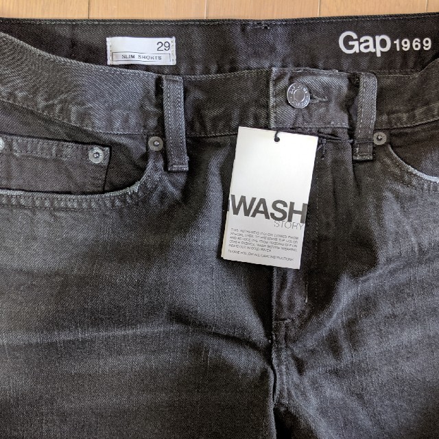 GAP(ギャップ)のギャップGapスリムショーツ29インチ新品タグ付きブラック レディースのパンツ(デニム/ジーンズ)の商品写真