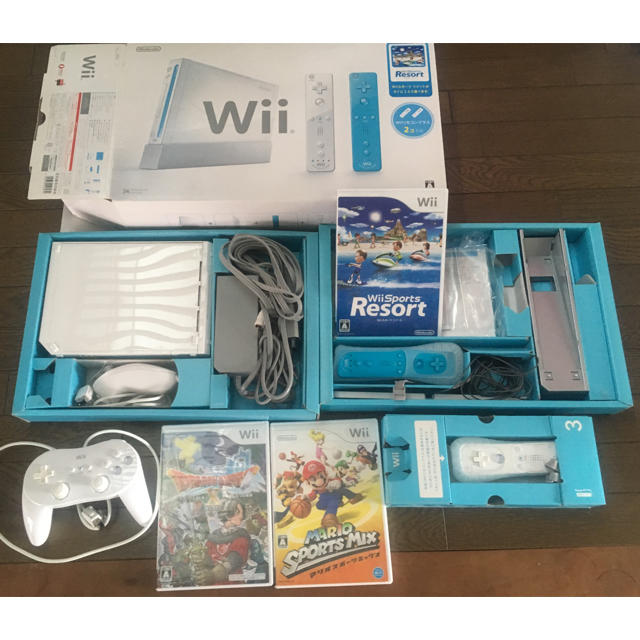 Wii(ウィー)のwii 本体 ソフト2本付き エンタメ/ホビーのゲームソフト/ゲーム機本体(家庭用ゲーム機本体)の商品写真