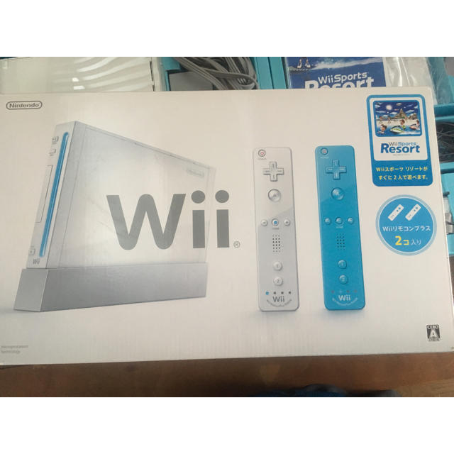 Wii(ウィー)のwii 本体 ソフト2本付き エンタメ/ホビーのゲームソフト/ゲーム機本体(家庭用ゲーム機本体)の商品写真