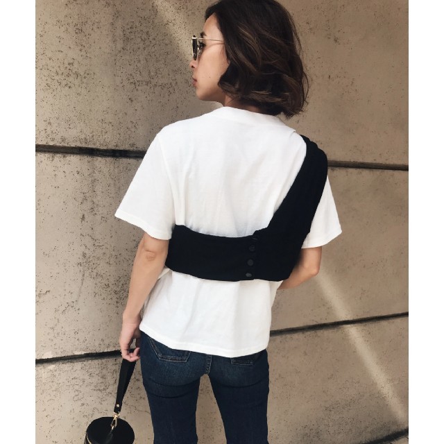 TILT SHOULDER TEE