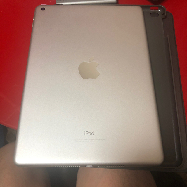 iPad第5世代 MP2G2J/A シルバー最終値下げ 2