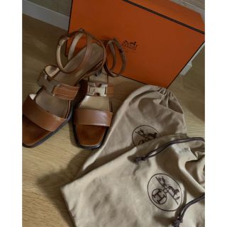 エルメス(Hermes)のエルメス HERMES サンダル ウッドロゴ ゴールド 37.5 24㎝(サンダル)