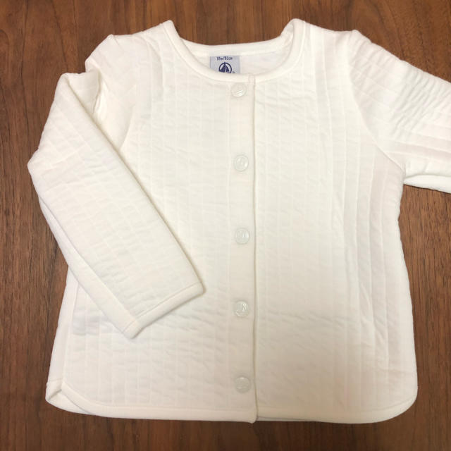 PETIT BATEAU(プチバトー)の新品 プチバトー チュビックキルティングカーディガン 18m キッズ/ベビー/マタニティのベビー服(~85cm)(カーディガン/ボレロ)の商品写真