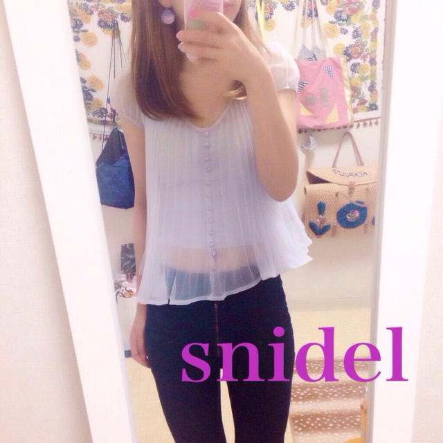 SNIDEL(スナイデル)のsnidel  プリーツシースルーtop レディースのトップス(シャツ/ブラウス(半袖/袖なし))の商品写真