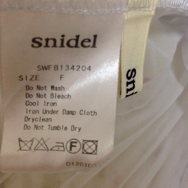 SNIDEL(スナイデル)のsnidel  プリーツシースルーtop レディースのトップス(シャツ/ブラウス(半袖/袖なし))の商品写真