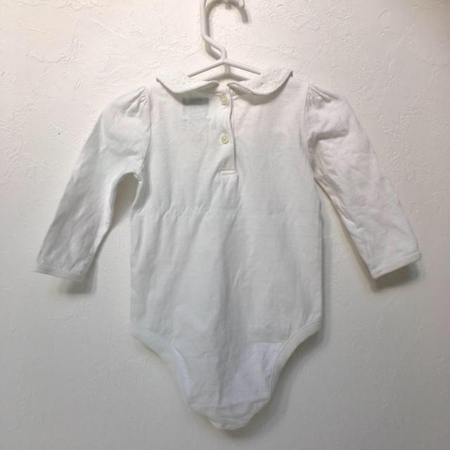 babyGAP(ベビーギャップ)の♡長袖ロンパース 白♡刺繍♡ キッズ/ベビー/マタニティのベビー服(~85cm)(ロンパース)の商品写真