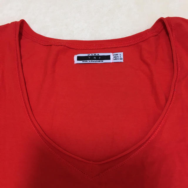 ZARA(ザラ)のTシャツ ZARA VネックTシャツ レディースのトップス(Tシャツ(半袖/袖なし))の商品写真