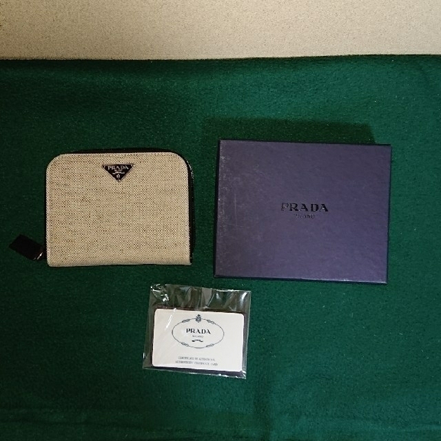 美品‼️  PRADAの 2つ折り財布