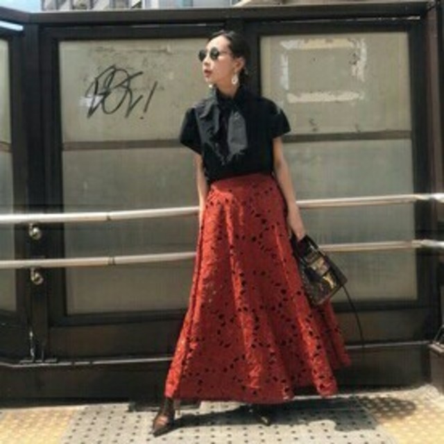 Ameri VINTAGE(アメリヴィンテージ)のAMERI CUTWORK FLARE SKIRT ★美品★ レディースのスカート(ロングスカート)の商品写真