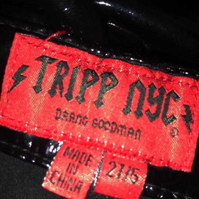 JOHN LAWRENCE SULLIVAN(ジョンローレンスサリバン)のTRIPP NYC パテントパンツ メンズのパンツ(その他)の商品写真