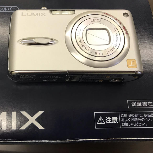 【限定特価】デジカメPanasonic LUMIX DMC-FX01（シルバー） スマホ/家電/カメラのカメラ(コンパクトデジタルカメラ)の商品写真