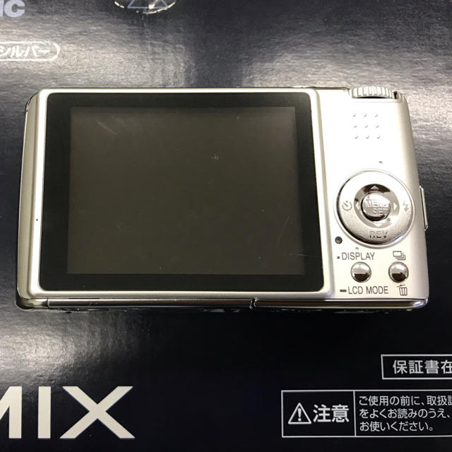 【限定特価】デジカメPanasonic LUMIX DMC-FX01（シルバー） スマホ/家電/カメラのカメラ(コンパクトデジタルカメラ)の商品写真