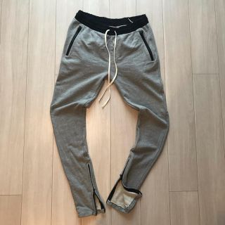 フィアオブゴッド(FEAR OF GOD)のfog essentials drawstring pants grey(その他)