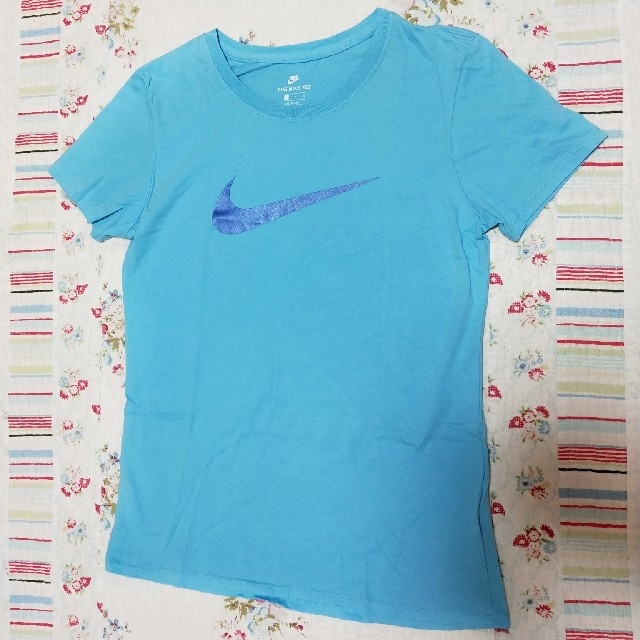 NIKE(ナイキ)のNIKE☆レディースTシャツ　L レディースのトップス(Tシャツ(半袖/袖なし))の商品写真