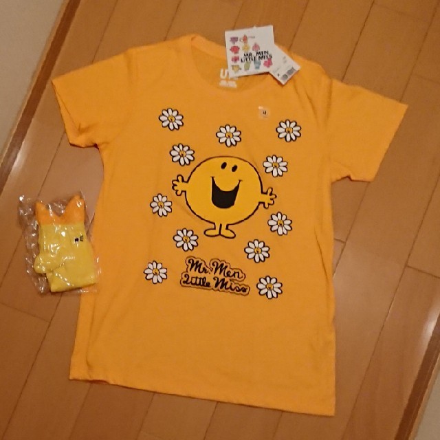 UNIQLO(ユニクロ)の専用です。新品 未使用 UT Tシャツ    おまけ 靴下 レディースのトップス(Tシャツ(半袖/袖なし))の商品写真