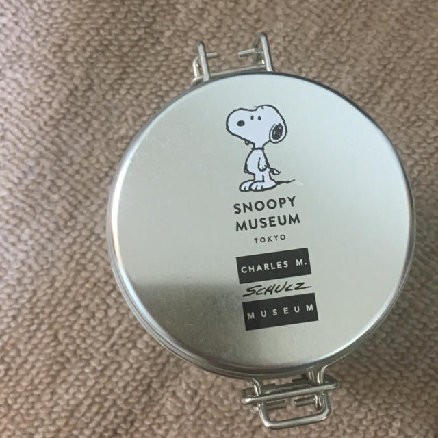 SNOOPY(スヌーピー)のスヌーピー  缶 エンタメ/ホビーのおもちゃ/ぬいぐるみ(キャラクターグッズ)の商品写真
