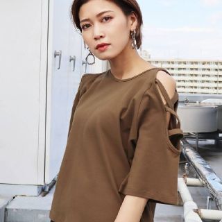 エモダ(EMODA)の新品☆EMODA/ショルダーレースアップトップス  (カットソー(半袖/袖なし))