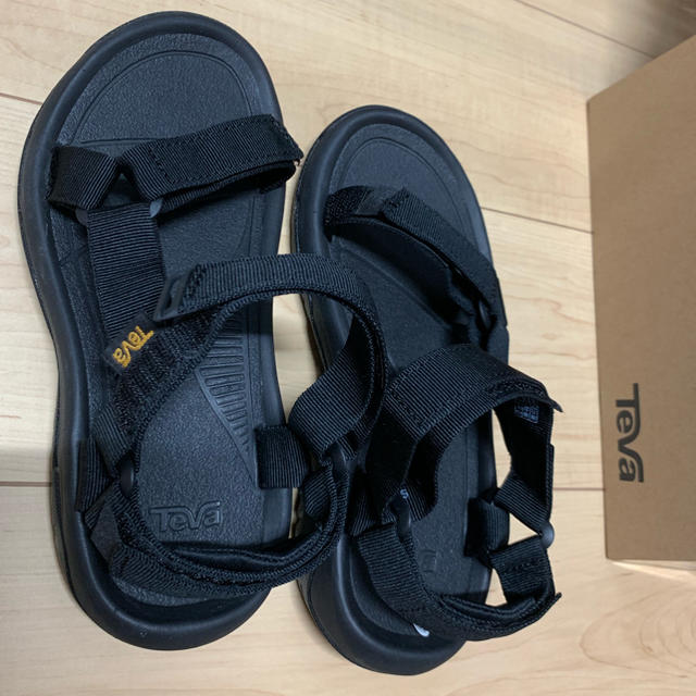 Teva(テバ)の2児ママ様   専用   TEVA テバ サンダル  us6 レディースの靴/シューズ(サンダル)の商品写真