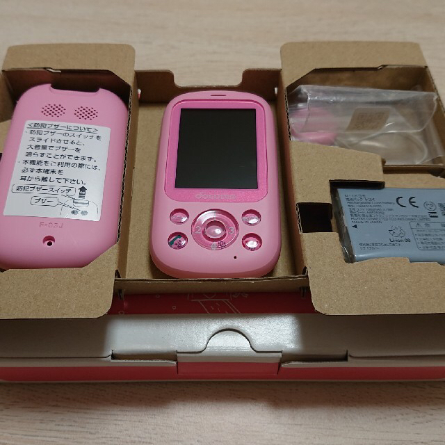 NTTdocomo(エヌティティドコモ)のキッズケータイ F-03J スマホ/家電/カメラのスマートフォン/携帯電話(携帯電話本体)の商品写真