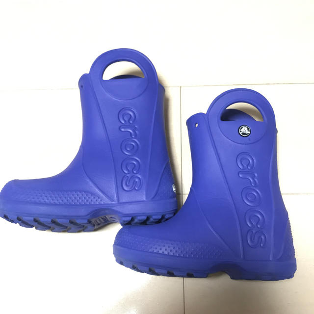 crocs(クロックス)のクロックス ハンドルイットレインブーツ C11 18cm ブルー 長靴 キッズ キッズ/ベビー/マタニティのキッズ靴/シューズ(15cm~)(長靴/レインシューズ)の商品写真