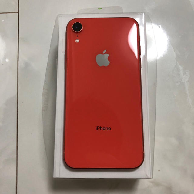 iPhone XR 64GB docomo simロック解除済み 無接点充電付き 注目