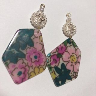 ハンドメイドアクセサリー(ピアス)