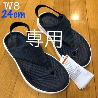 クロックス(crocs)の新品 クロックス ライトライド メッシュフリップ W8 24cm〜 ネイビー(サンダル)